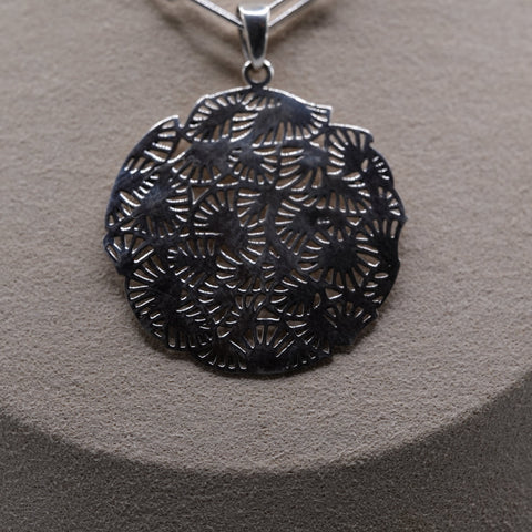Sterling silver filigree pendant 40x1mm frame 6