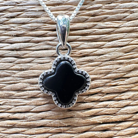 Sterling silver with rhodium 4 leaf clover pendant with black onyx 10mm diameter L 18mm 7