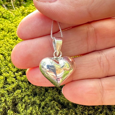 Sterling Silver smooth puffy heart shape pendant. Approximate heart size: 20mm diameter 3