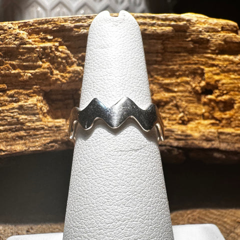 4 Sterling Silver Ring with zig zag design crown 6.5mm width