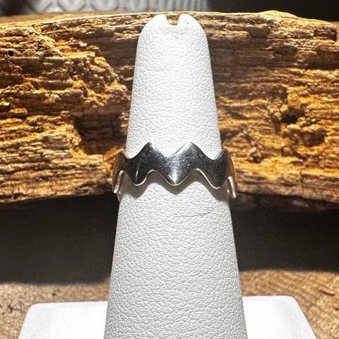 5 Sterling Silver Ring with zig zag design crown 6.5mm width