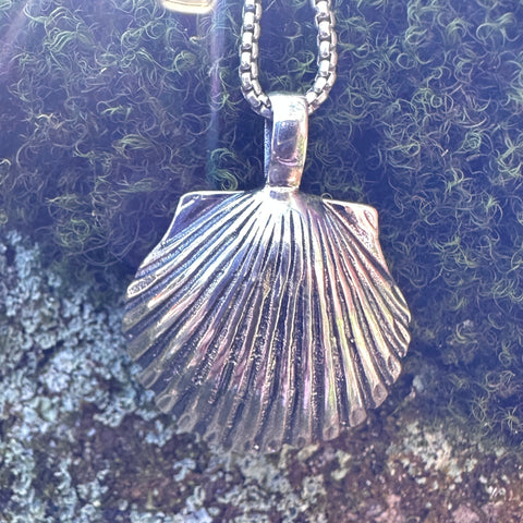 Sterling silver shell pendant 22x24mm (outer frame) 8