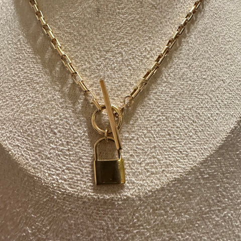solid gold necklace Padlock locket front toggle  closure 9
