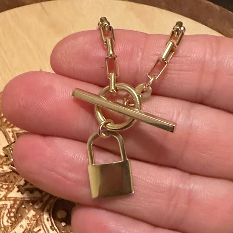 solid gold necklace Padlock locket front toggle  closure 8