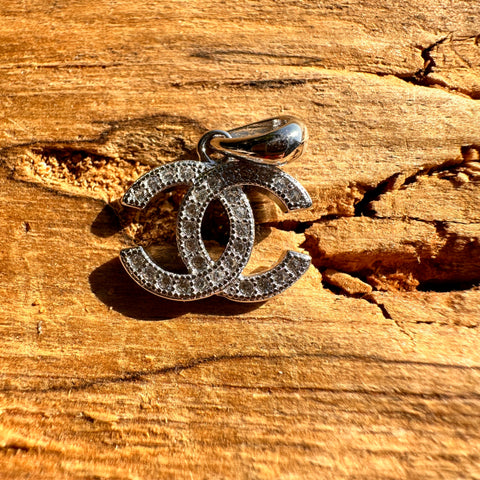 Pendant CHANELLE Sterling Silver: A Sparkling Symbol of Elegance and Glamour