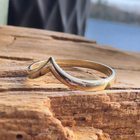 Ring 10K Solid Gold V shape minimalistic stackable