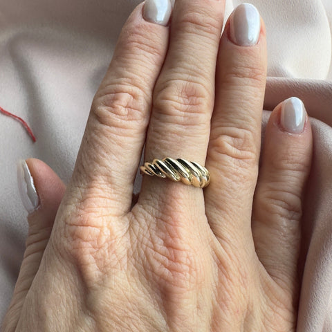 Ring 10K Gold Croissant style M size