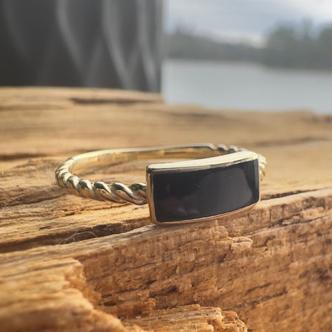 Solid Gold Black enamel twisted band ring minimalistic style 7