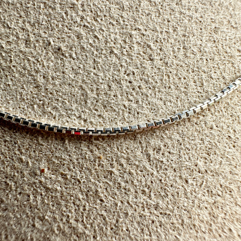 8 0.7mm Box Chain Sterling Silver Diamond Cut