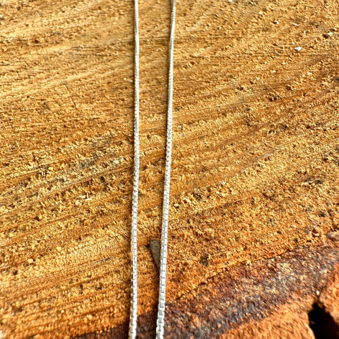 9 0.7mm Box Chain Sterling Silver Diamond Cut