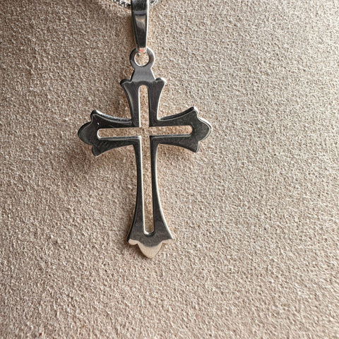 Sterling Silver fancy Fleur De Lis style cross pendant size 28mm L x 20mm W 6