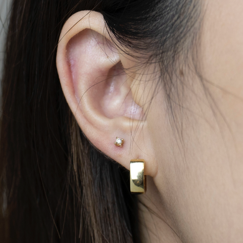 Introducing our stunning 10K Solid Gold Square Hoop Earrings 7