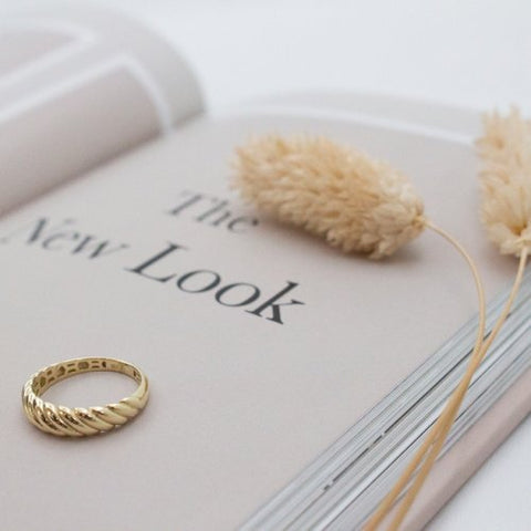 Ring 10K Solid Gold Croissant Petite
