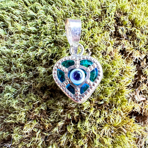 3 Stud Earrings ELYSIA'S GAZE - Heart-Shaped Evil Eye