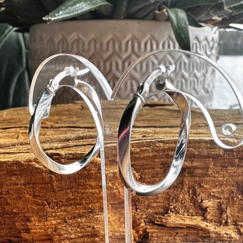 2 Sterling Silver twisted, smooth round shape hoop with clip closure