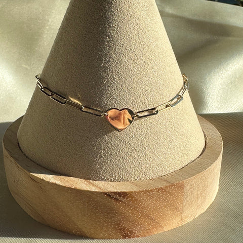 Bracelet paperclip with flat heart charm attached to it, parrot clasp for closing. Gold plated on Sterling Silver 925, Vermeil.
