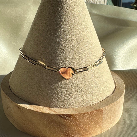 Bracelet paperclip with flat heart charm attached to it, parrot clasp for closing. Gold plated on Sterling Silver 925, Vermeil.