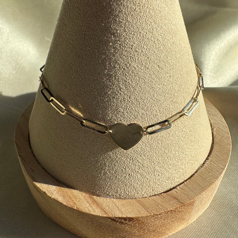Bracelet paperclip with flat heart charm attached to it, parrot clasp for closing. Gold plated on Sterling Silver 925, Vermeil.