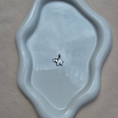 Elephant shaped sterling silver pendant adorned with cubic zirconia 8