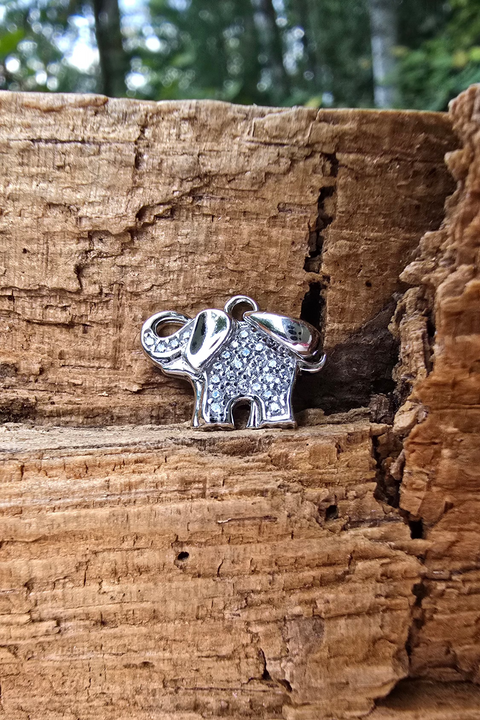 Elephant shaped sterling silver pendant adorned with cubic zirconia 6