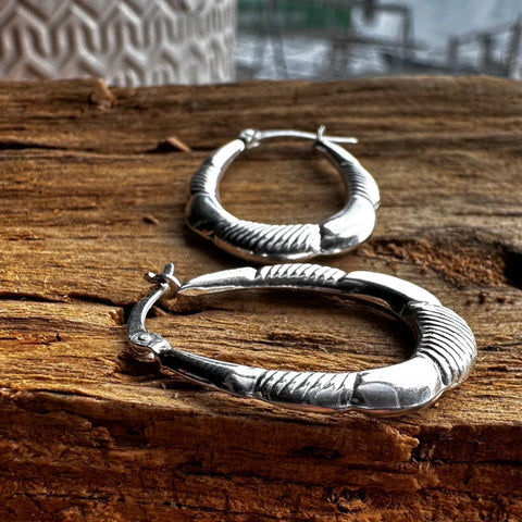8 Sterling Silver fancy style oval shape hoop with a Hinge Back